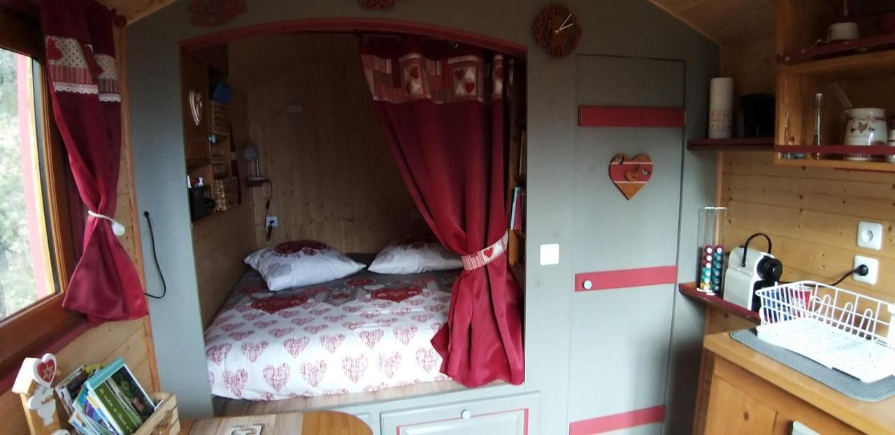 Roulotte Romantique Chauffee En Cevennes Monteils  Kültér fotó